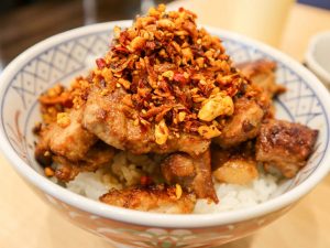 「豚丼 マントル」（並）880円。お米は鳥取県の「きぬむすめ」