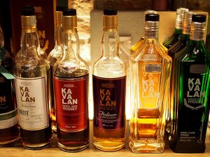 カバランひとつをとってもこれだけの種類がある。同じウイスキーでもいまの12年ものと1980年代の12年ものでは別物として認識されるのがウイスキーの世界