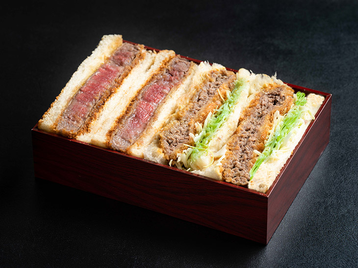 『あげ福』の黒毛和牛100％のメンチとビーフフィレカツを挟んだサンドイッチ