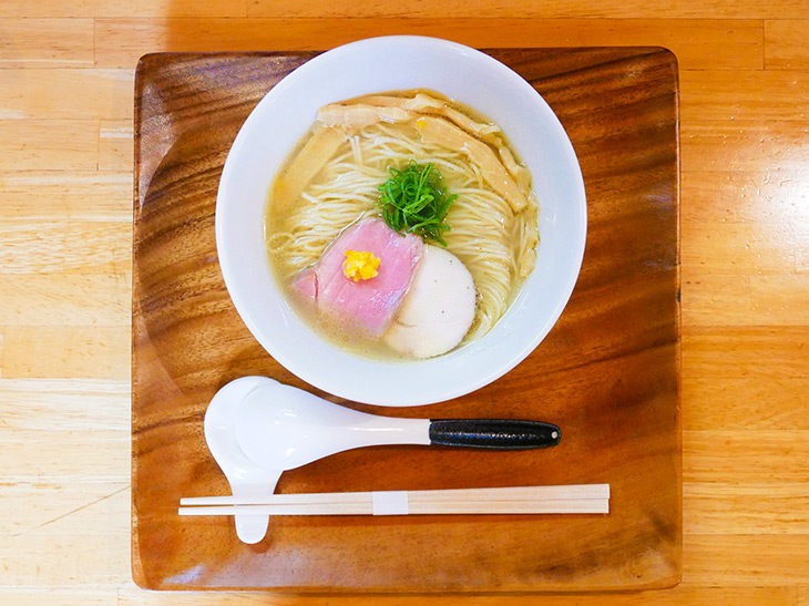 東京・東久留米に鶏清湯系の巨星現る！ ラーメン官僚も認める至極の「柚子塩らぁ麺」とは？