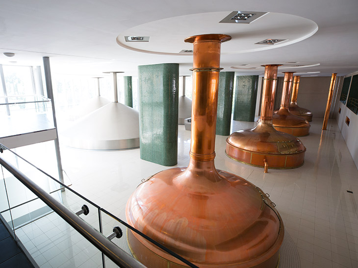 発酵が行われる糖化槽。最新式はステンレスだが、銅の槽も現役で使われている
