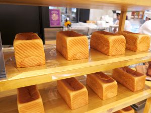 食パンのラインナップは「北海道ジャージー牛乳食パン」（600円）、「北海道バタークロワッサン食パン」（1000円）、「北海道熟成チーズ食パン」（450円）の3種類