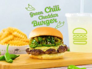 「Green Cili Cheddar Burger（グリーンチリチェダーチーズバーガー）」 シングル840円、ダブル1140円
