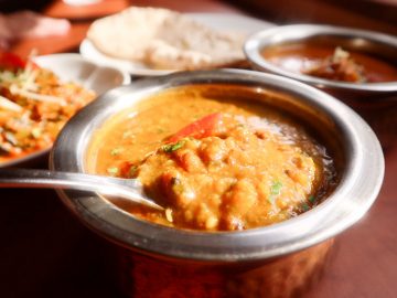 超人気インド料理店「チャミヤラキッチン」が根津で復活！ インド人も絶賛する至極の“郷土カレー”とは？