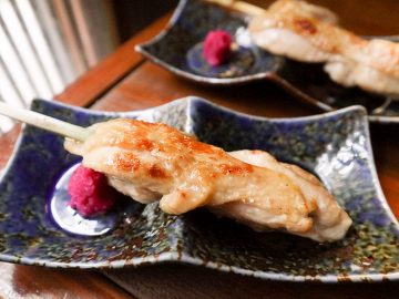 朝〆24時間以内の丸鶏を自家解体！ 荻窪・路地裏の名店『とり吉』の超新鮮な鶏串がスゴい理由