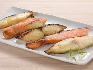 左から「銀だら」778円、「金目鯛」680円、「さわら」680円、「キングサーモン」778円、「からすがれい」680円