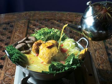 スパイス香る“ネパール版水炊き”！ 恵比寿『クンビラ』の「ヒマラヤ鍋」を食べてきた