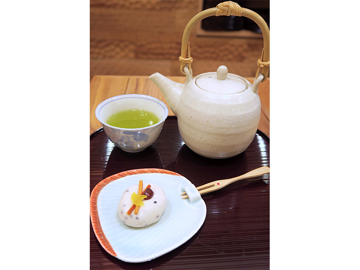 「かごしま茶と和菓子のセット」（850円）は和菓子とお茶でひと息つくのにぴったり