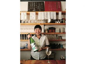 ハタチの時から日本酒党という店長の石山茉莉江さん