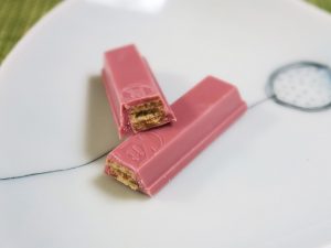 ルビーチョコレートはベリーのような甘酸っぱさ。ルビーチョコレート自体が2017年に登場したばかりで、いまも世界中に注目されている