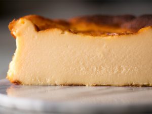 「バスクチーズケーキ」は、しっとりとしていて、濃厚なチーズの味がします