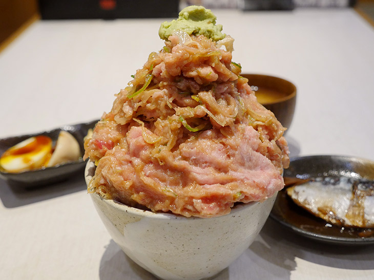 1kg超え 横浜 Ban Ban 番長 でデカ盛りすぎる ネギトロ丼 を食べてきた 食楽web