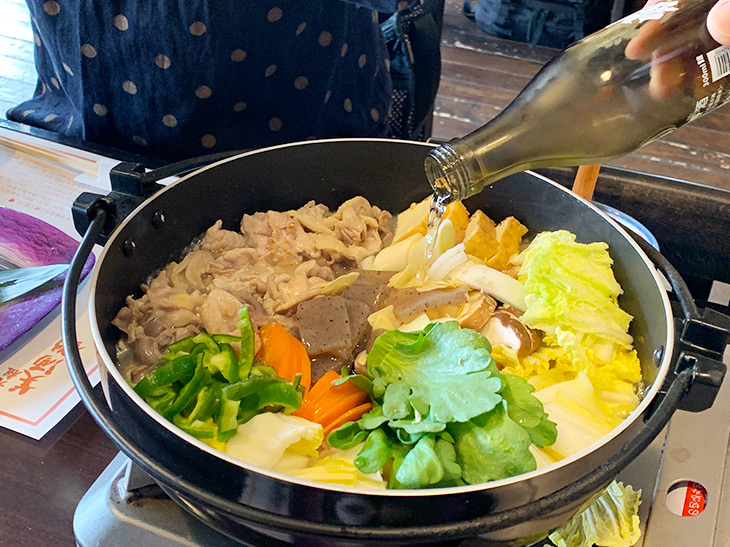 広島・西条の酒蔵で愛され続ける伝説の「美酒鍋」を食べてみた