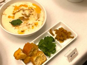 「鹹豆漿」（650円）はヘルシーなのに濃厚。同席した台湾好きのスタッフも大絶賛するほどの本格的な味