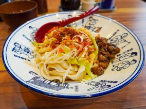 最強のビャンビャン麺はこれ！ 神保町『秦唐記』で西安のソウルフード「ヨウポー麺」を食べてきた