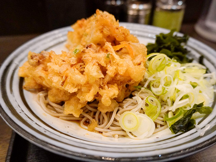 渋谷最強の立ち食い蕎麦屋『しぶそば』で名物の「かきあげ」を食べてきた！
