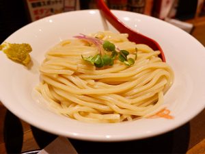 つけ麺には柚子胡椒がついてきます。これがまたからあげに合うんです