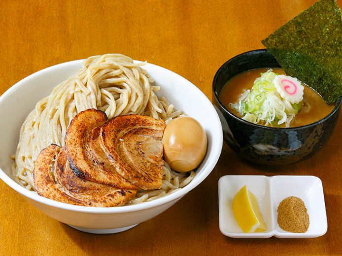 大宮『らぅ麺 ガラ喰楽学校』の約1.1kgのデカ盛りつけ麺「3年2組」とは？ 食楽web