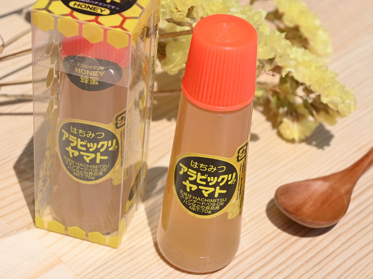 塗り心地も一緒！ 「アラビックヤマト」ののり容器に入った蜂蜜が使いやすい！