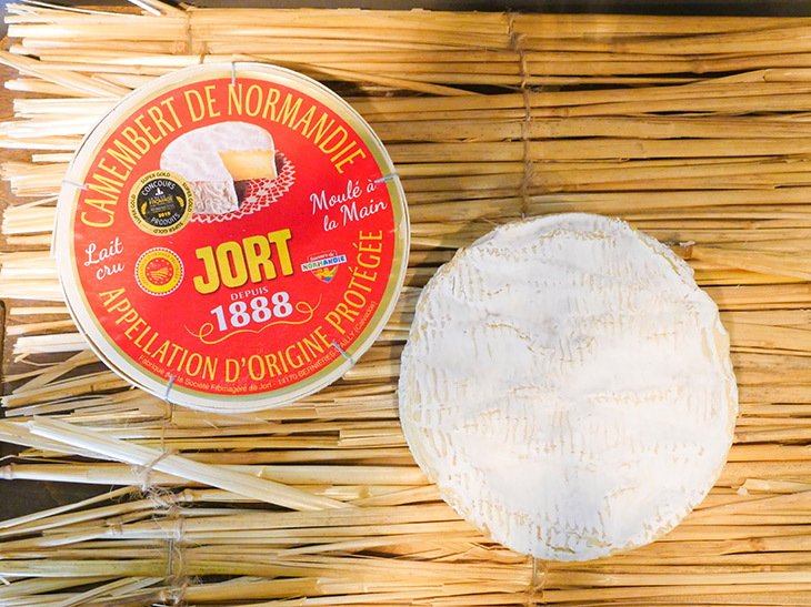 「カマンベール・ジョー」250g 2800円。本家ノルマンディーで作られたカマンベールチーズ