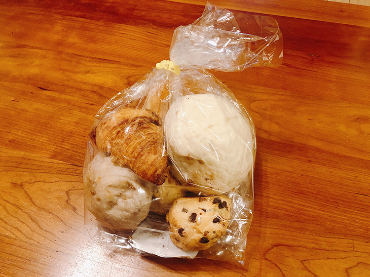 シンプルだから毎日食べられる「成城石井」の自家製パンが人気の理由