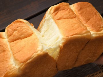 行列が絶えないパン屋『マチダベッカリー』のチーズがとろける新作生食パンとは？
