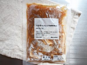 「バクテー（マレーシア風豚肉の煮込み）」390円（1食分160g）