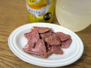 「レモン×イベリコ豚タン」は、レモンの果汁感と酸味が肉の旨みを受け止めてくれる。後味がさっぱりするのも夏らしくていい