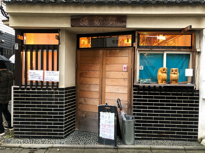 JR荻窪駅から徒歩5分ほど。教会通りにあります。ラーメンとかき氷で有名な『ねいろ屋 荻窪本店』で、今年（2020年）6月22日から間借り営業を開始。こちらは開店前