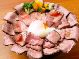 五反田『たまごとうし』で約1kgのデカ盛りローストビーフ丼を食べてきた！