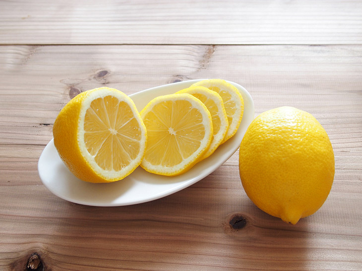 料理にレモンをかけるだけで血糖値の上昇を抑え、食材のAGE化も抑えてくれます