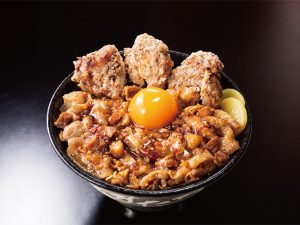 「唐揚げ合盛り“肉汁油”すた丼」1050円（税込）