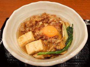 「神戸牛すき焼きうどん」（982円）は1日限定7食。神戸牛の脂の甘さとコシのある麺がよく合います！