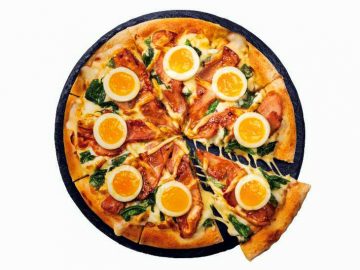 卵好きなら迷わず頼むべし！ ドミノ・ピザから昨年大好評だった「ザ・月見」ピザが販売中