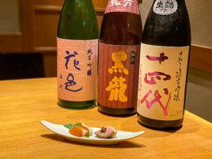 利き酒セットは、「雛」1500円、「鶯」2000円、「鶴」3000円があり、それぞれ、日本酒3種類を飲み比べできます