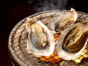「北海道産焼き牡蠣」。60分3000円で牡蠣を食べ放題！