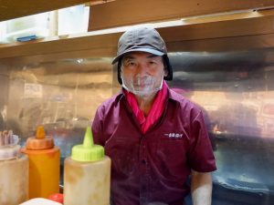 店主の松原廣宣さん。寿司職人時代はマグロの解体ショーで包丁を握ったことも