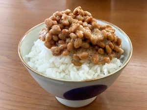 いまコンビニ納豆が美味しすぎる 大手コンビニの個性的な納豆を食べ比べてみた 食楽web