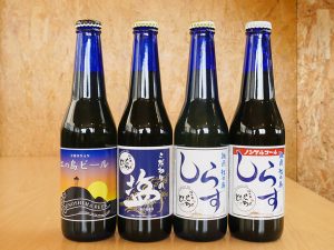 救世主！　の「しらすビール」。左から江ノ島ビール、塩ビール、しらすビール各税抜き650円、ノンアルコールしらすビール税抜き450円。しらすビールはしらすエキス入り。
