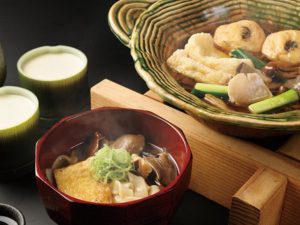 「季節の鍋セット～彩りきのこ鍋～」6000円も人気。