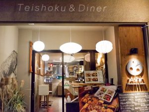 店は都営浅草線・浅草駅から蔵前方面に10分ほど歩いたところにあります