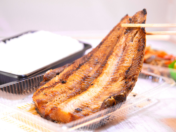 注文から焼きあげる 鯖の助 江戸川区 のアツアツ炭火魚弁当がスゴイ 年12月14日 Biglobeニュース