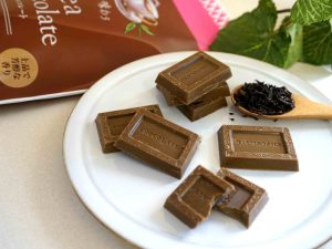「成城石井 素材を味わう紅茶チョコレート」（200g／990円・税別）。12月15日から発売