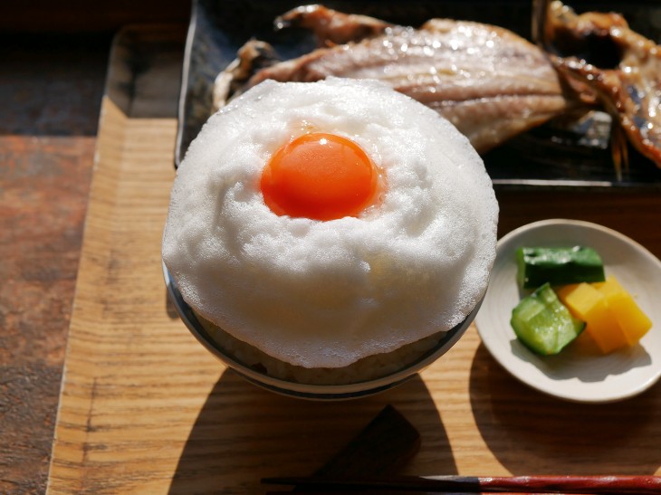 これぞ至高の朝ごはん！ 『ヨリドコロ』（鎌倉）の「ふわふわ卵かけごはん」が美味しすぎる理由