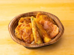 ローソンで串カツ田中が食べられる 串カツ田中ソース使用の 野菜カツ丼 とは 食楽web