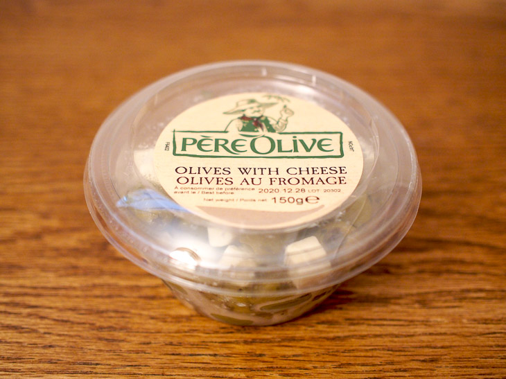 「ペールオリーブ オリーブ＆チーズ」（150g 899円）はサラダに使うのもアリ。糖質量は100gあたり2.2g