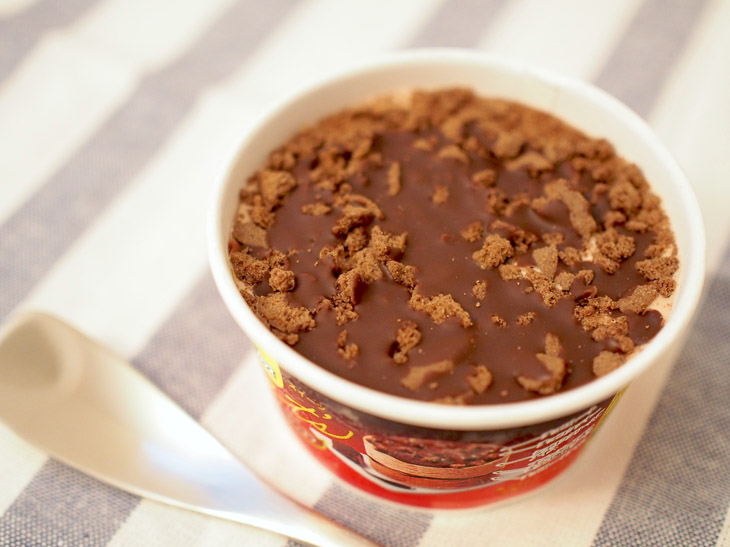 明治 エッセル スーパーカップsweet S の新作 チョコ好きのための ガトーショコラアイス を食べてみた 食楽web