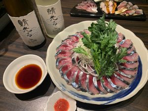 「寒鯖と下仁田葱のしゃぶしゃぶ」1人前1600円。旬の寒鯖に合わせる日本酒は「鯖光る」