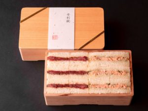 哥利歐特製サンドウィッチ　炭焼きステーキ＆自家高温燻製サーモン　1万円