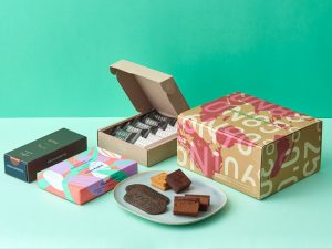 「BAKE CHOCOLATE TRIP ROUTE A」（5300円・以下全て税抜）。バターサンド、バターゴーフレット、チョコレートケーキが入っており、バラエティ豊か。予定数に達し次第、販売終了